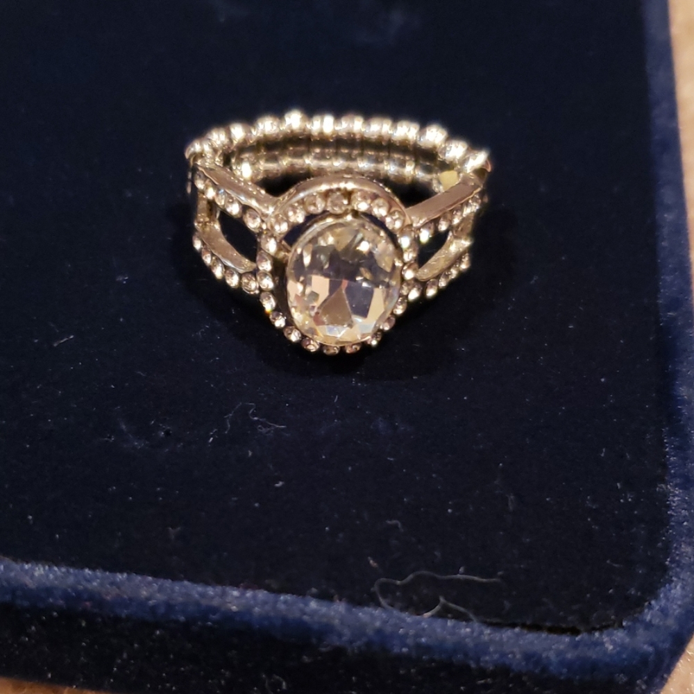 Elastic ring